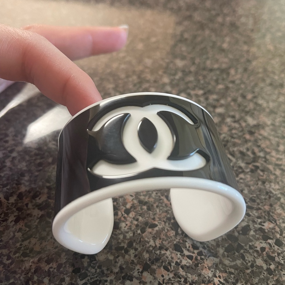 Black and white C bangle - not adjustable. Will make a statement to any outfit.